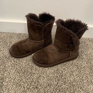 Short UGG boots girls